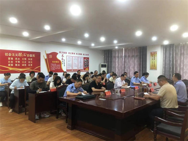 湖北谷城：反邪教宣传进机关 推进强县工程建设2.jpg